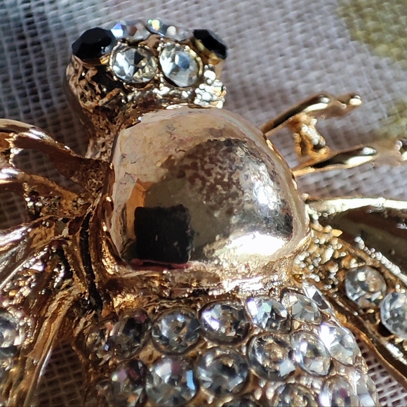Shiny Gold Tone Vintage Honey Bumble Bee Clear Rhinestone Brooch Black Eyes - Picture 5 of 12